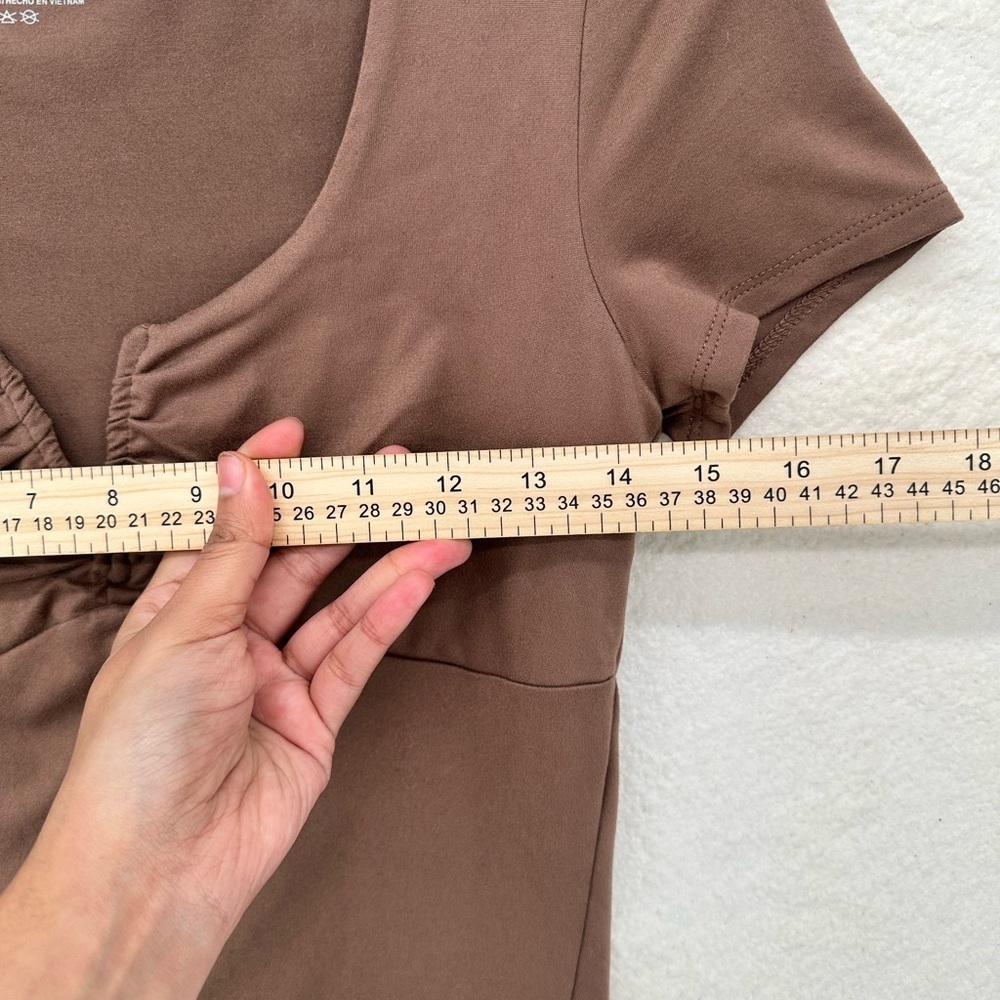 Brown Ruched Scoop Neck Cropped Short Sleeve Top - Picture 4 of 5